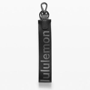 Lululemon Neverlost keychain - black